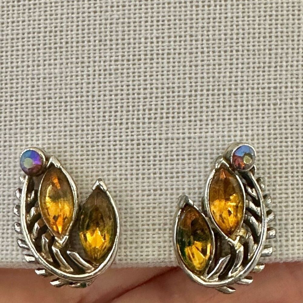STAR  Gold tone Yellow rhinestone Clip on earrings